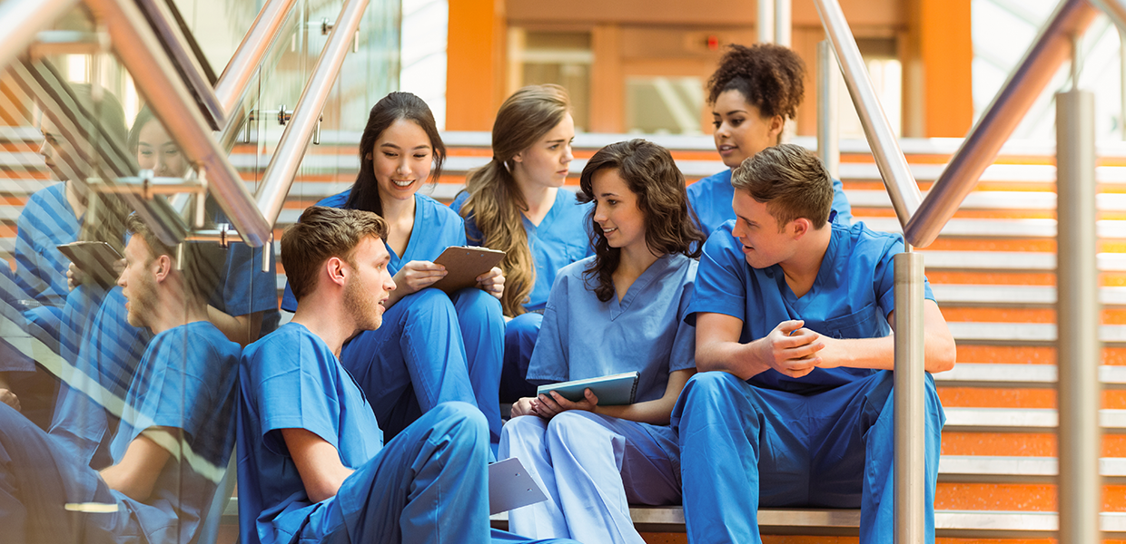 BPSA-students Healthcare professionals sitting and talking on stairs